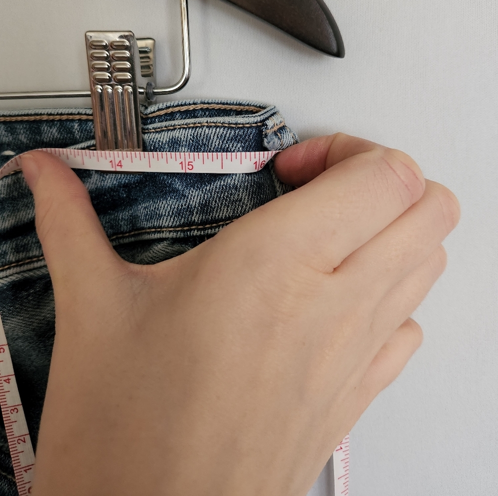 American Eagle Outfitters Light Blue High-Rise Ripped Jeans - Picture 9 of 16